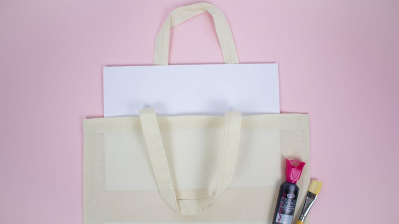 How to paint a tote bag